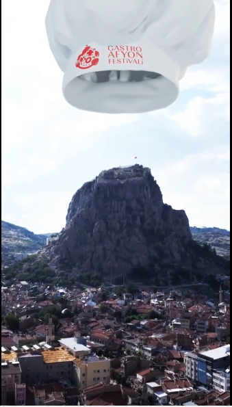 Afyon Kalesi'ne Lezzet İmzası: Afyon Kalesi'ne Helikopterle Aşçı Kepi Bırakıldı