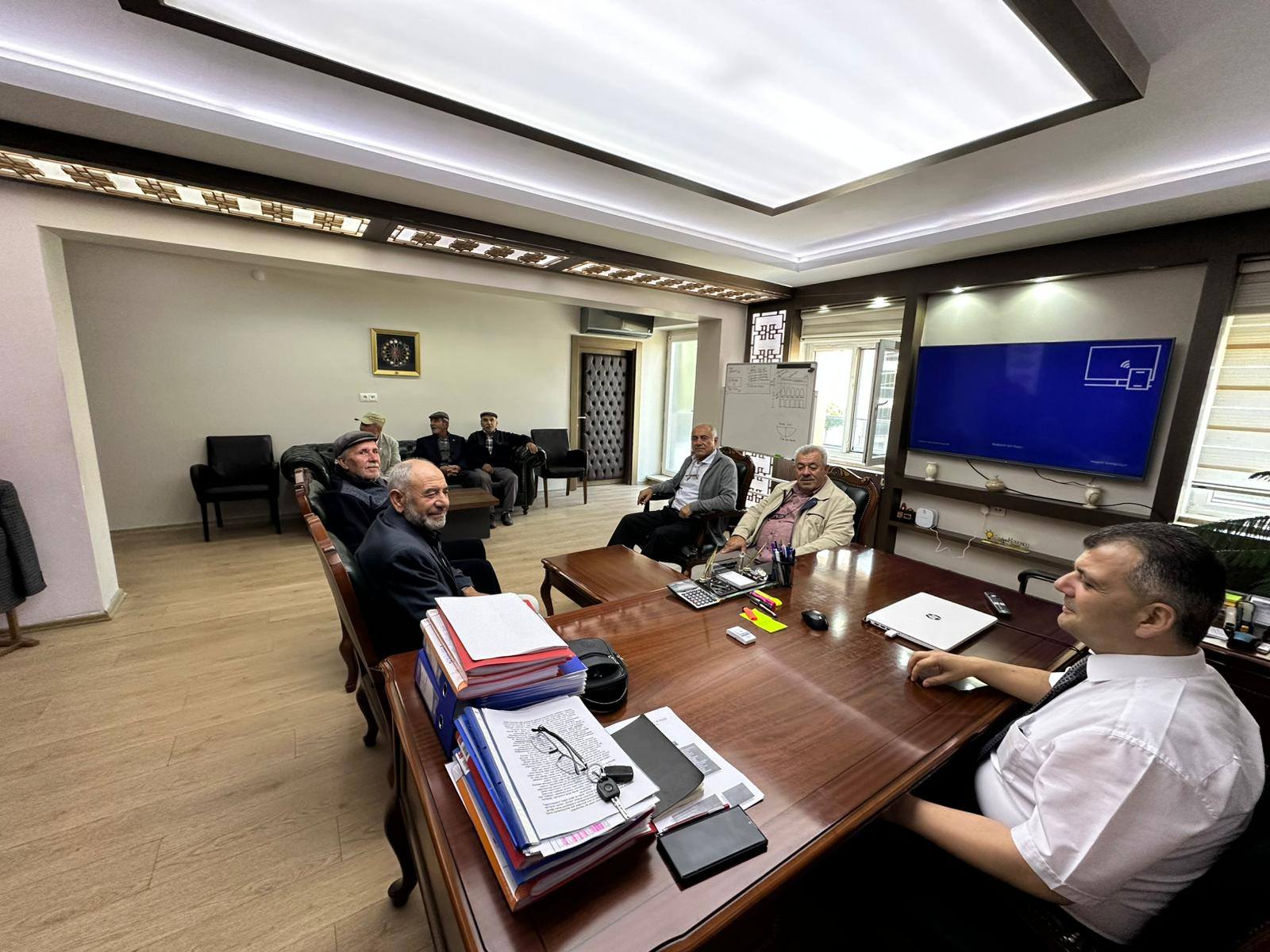 GAZİ VE ŞEHİT AİLELERİNDEN EMİRDAĞ BELEDİYE BAŞKANI SERKAN KOYUNCU’YA ZİYARET