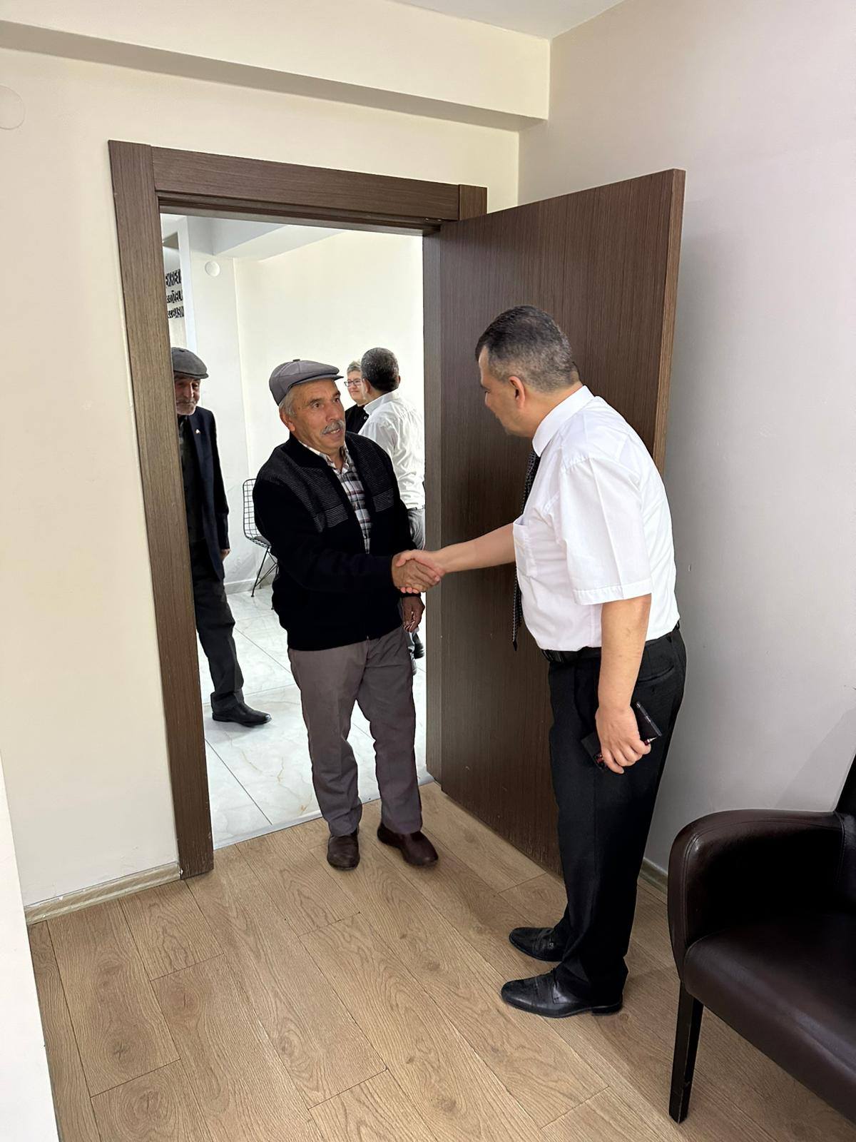 GAZİ VE ŞEHİT AİLELERİNDEN EMİRDAĞ BELEDİYE BAŞKANI SERKAN KOYUNCU’YA ZİYARET