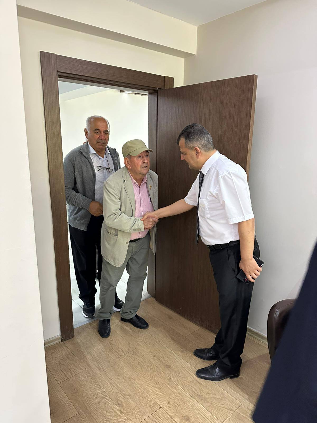 GAZİ VE ŞEHİT AİLELERİNDEN EMİRDAĞ BELEDİYE BAŞKANI SERKAN KOYUNCU’YA ZİYARET