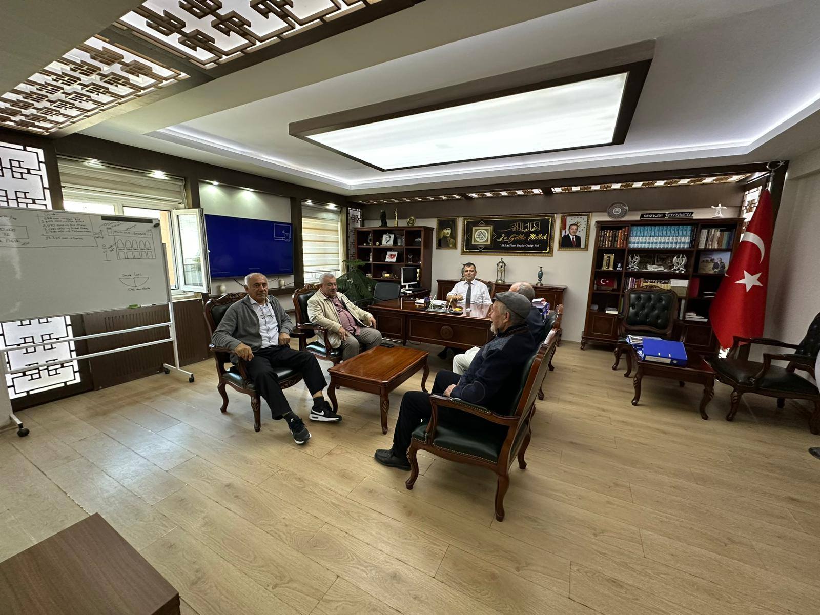 GAZİ VE ŞEHİT AİLELERİNDEN EMİRDAĞ BELEDİYE BAŞKANI SERKAN KOYUNCU’YA ZİYARET