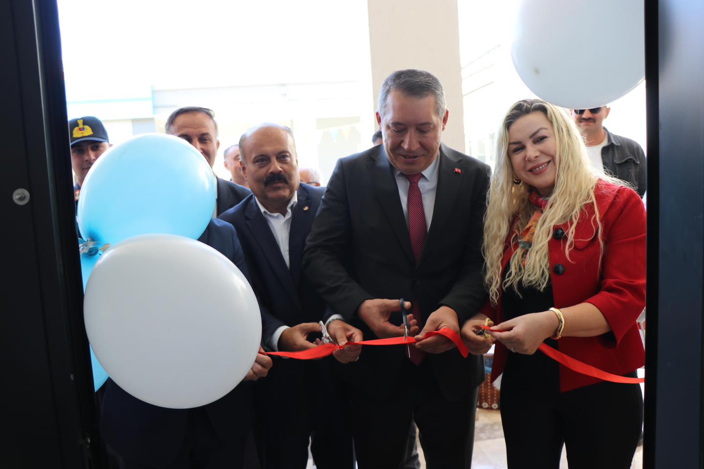 DİNAR BELEDİYE BAŞKANI TOPÇU KUZEY KATMER İŞLETMESİNİN AÇILIŞINA KATILDI.