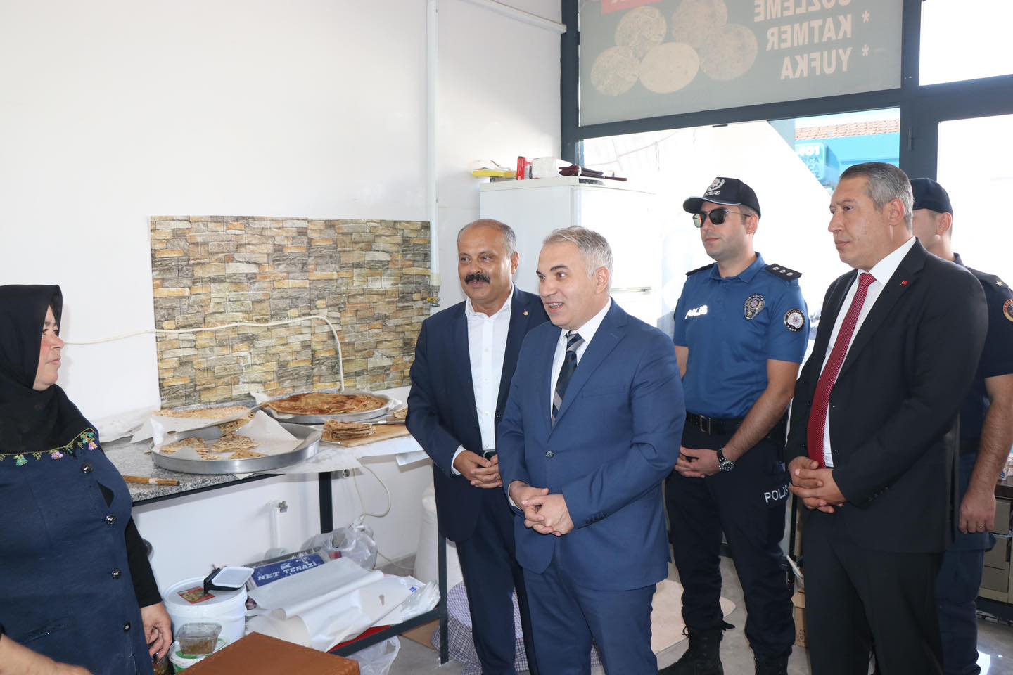 DİNAR BELEDİYE BAŞKANI TOPÇU KUZEY KATMER İŞLETMESİNİN AÇILIŞINA KATILDI.