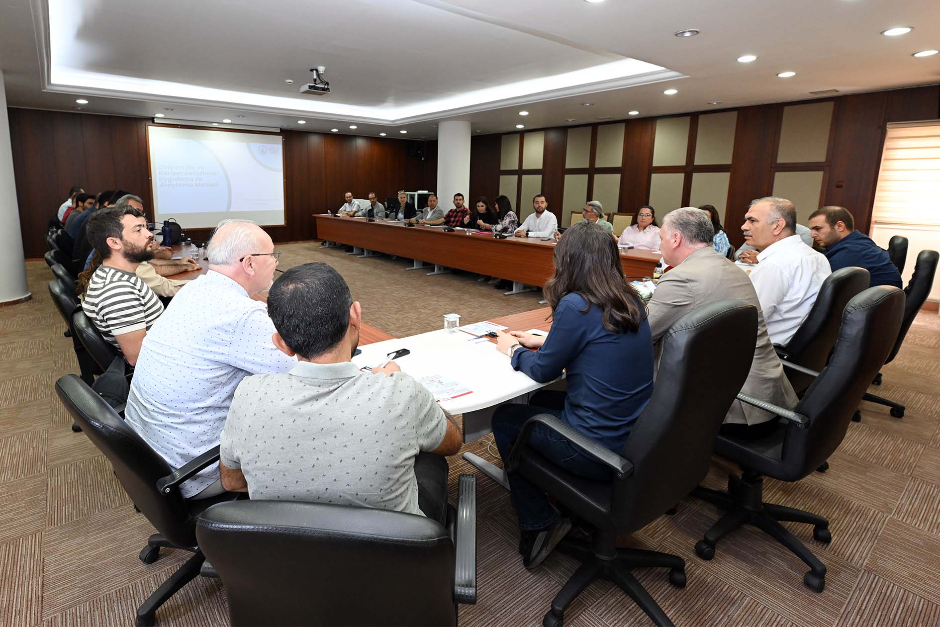 AKÜ Girişimcilik ve Kariyer Ofisi Tarafından Kariyer Toplantısı Düzenlendi