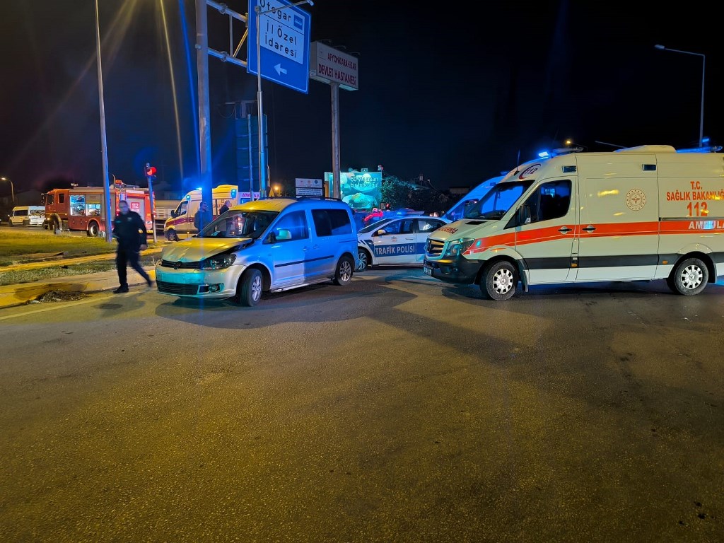 DÖRTYOL MAHALLESİ, OTOGAR KAVŞAĞINDA KAZA!