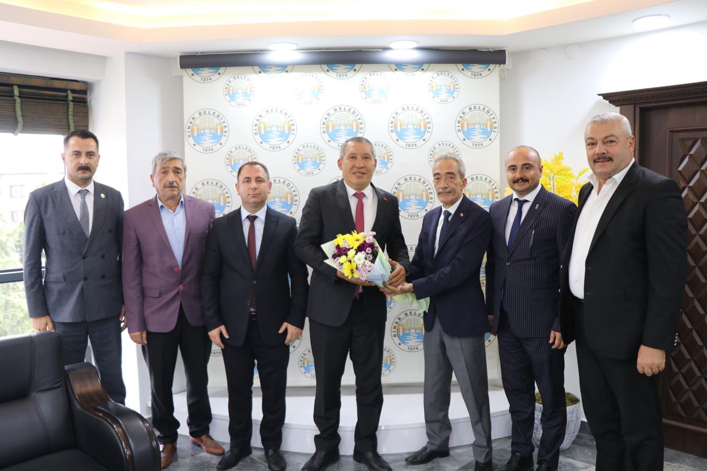 BAŞKAN ÜSTÜN'DEN BELEDİYE BAŞKANI TOPÇU'YA ZİYARET