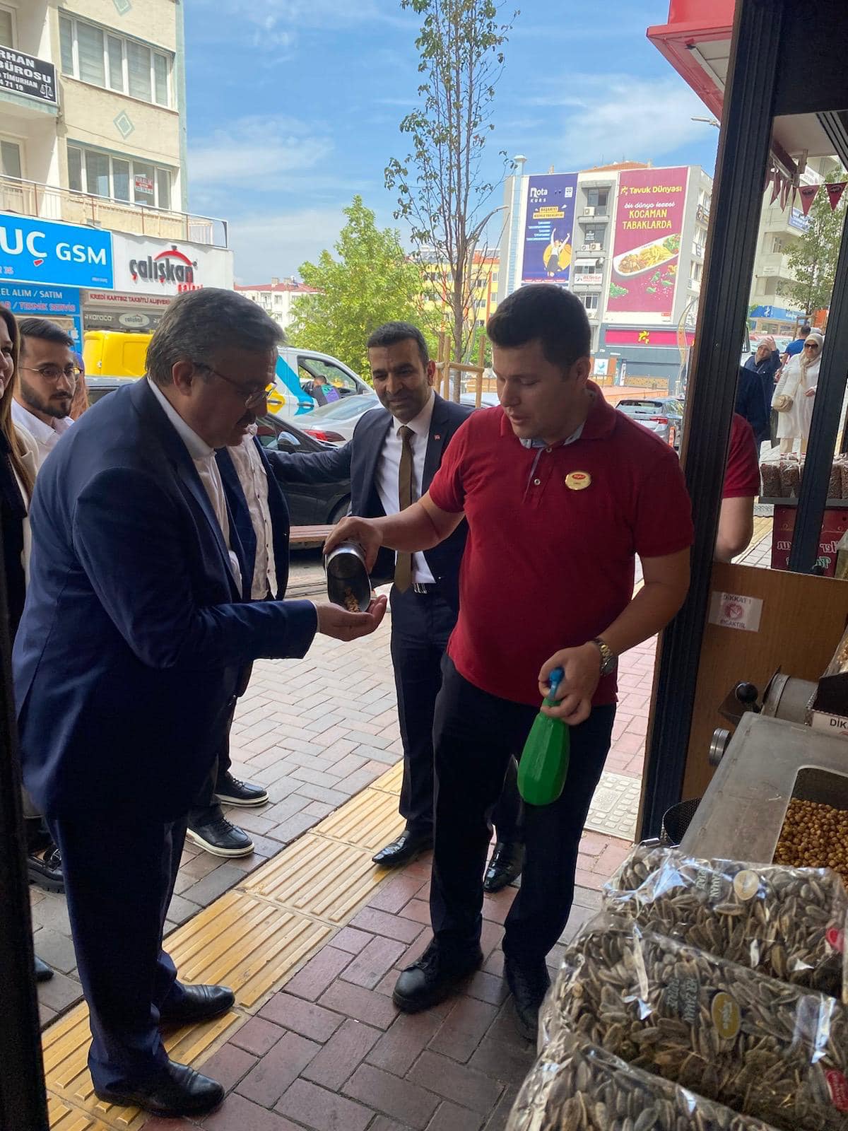 İbrahim Yurdunuseven, İzmir Aliağa’da Esnaf Ziyaretlerine Devam Ediyor