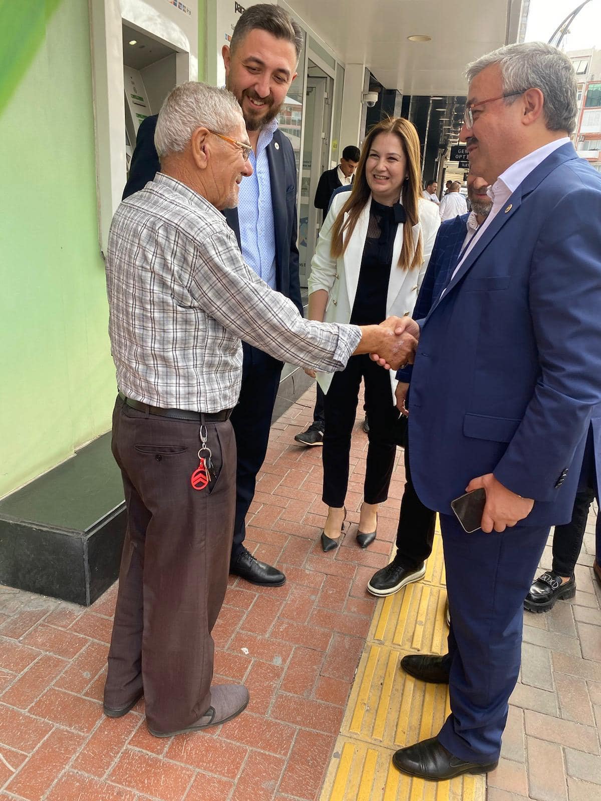 İbrahim Yurdunuseven, İzmir Aliağa’da Esnaf Ziyaretlerine Devam Ediyor