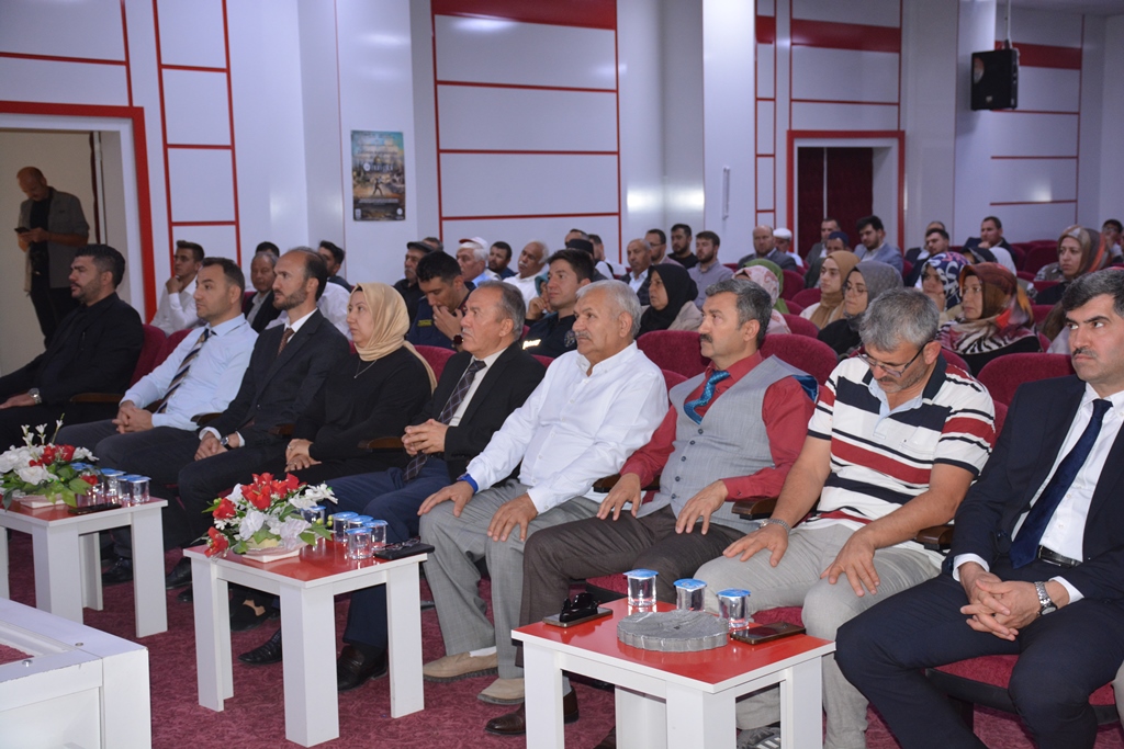 "PEYGAMBERİMİZ VE ŞAHSİYET İNŞASI" KONULU KONFERANS VERİLDİ