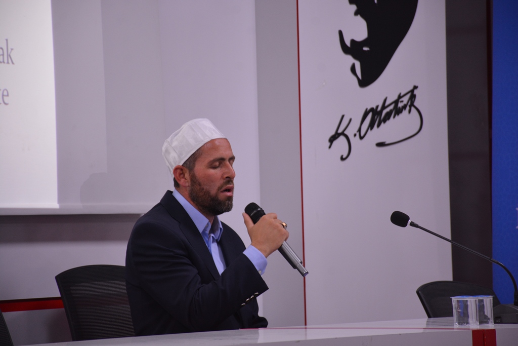 "PEYGAMBERİMİZ VE ŞAHSİYET İNŞASI" KONULU KONFERANS VERİLDİ