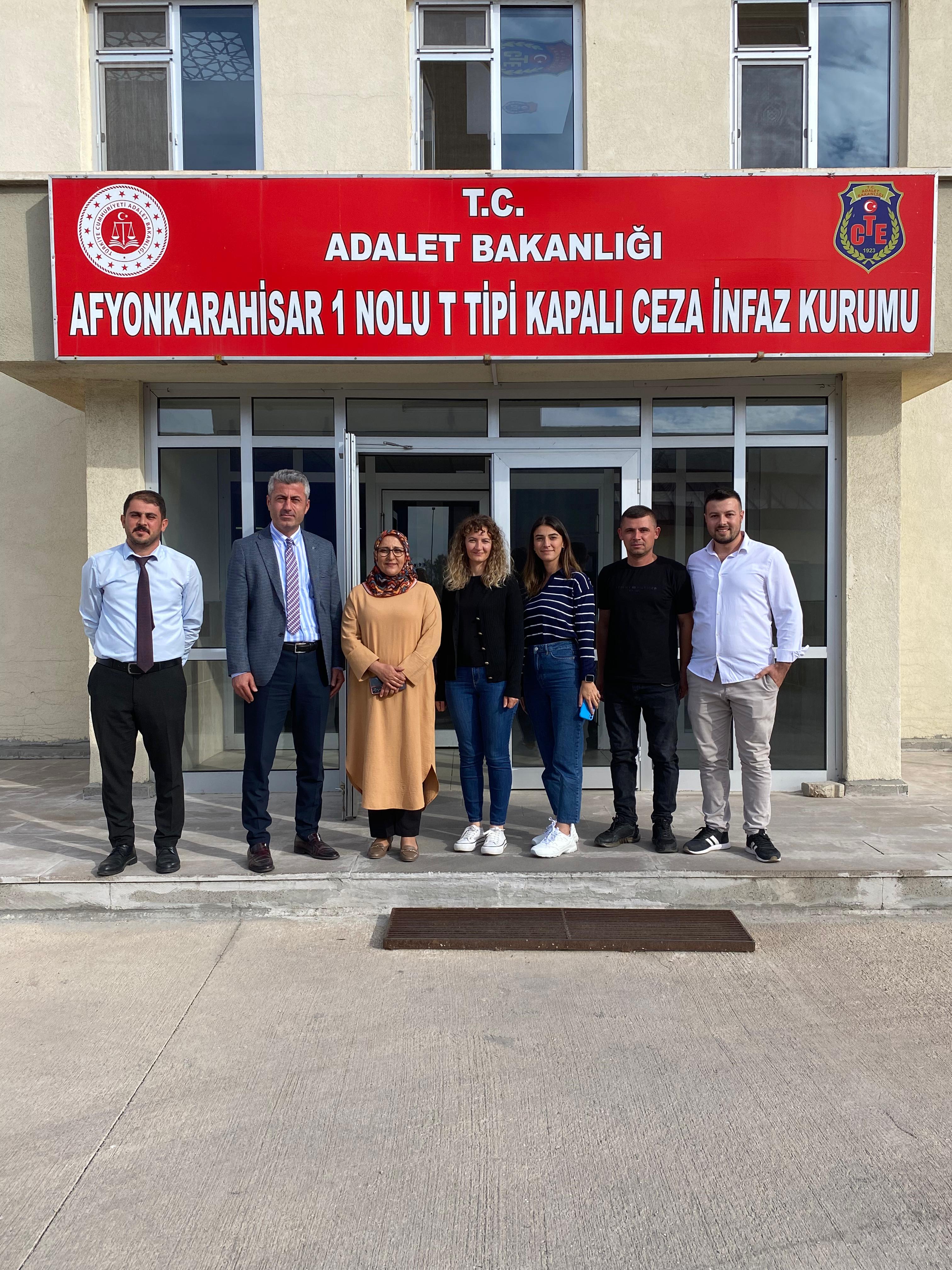 AFYONKARAHİSAR CEZAEVİNDE MAHKUMLARA MÜZİK DİNLETİSİ DÜZENLENDİ