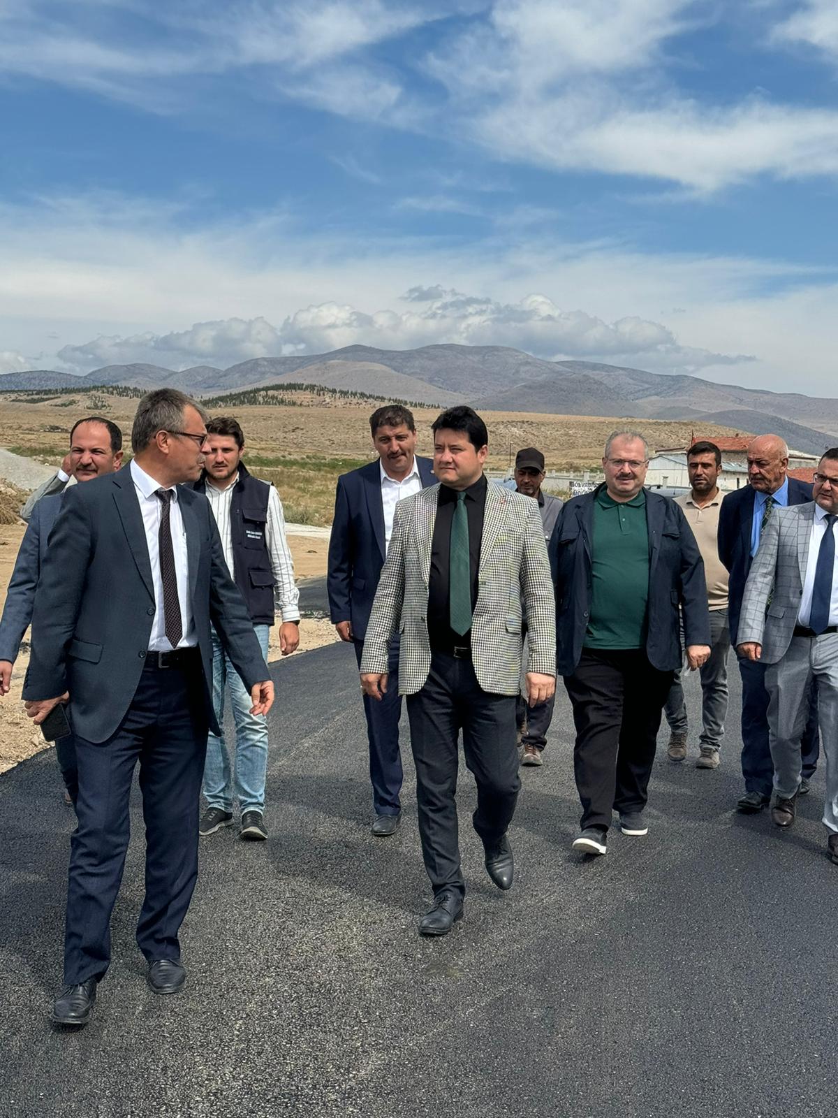 Bolvadin'de Ulaşım Kalitesi Artıyor: Dipevler Köyü Yolunda İnceleme