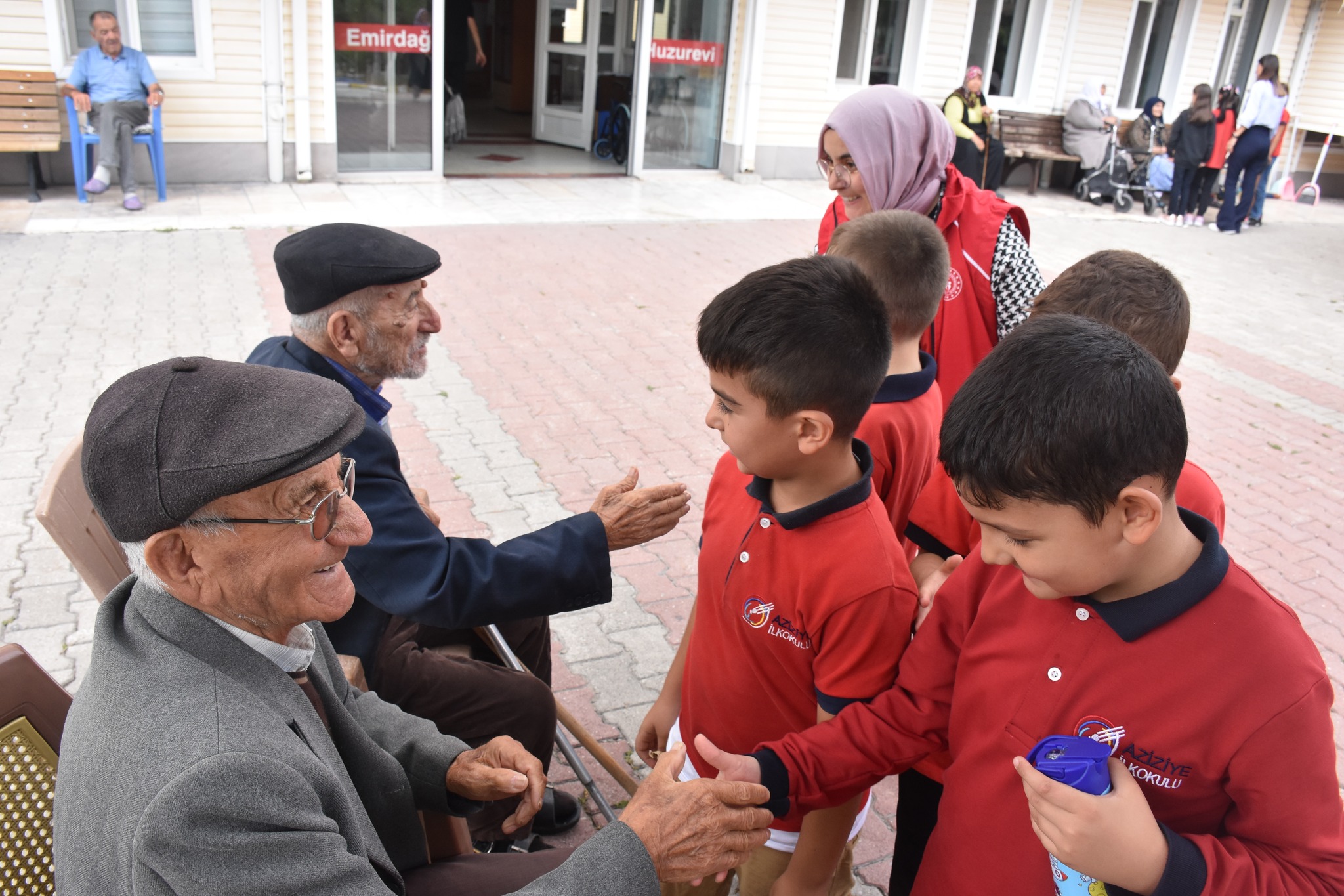 "Kuşaktan Kuşağa Öğrenme" Projesiyle Gönüllülük Bilinci Pekişiyor