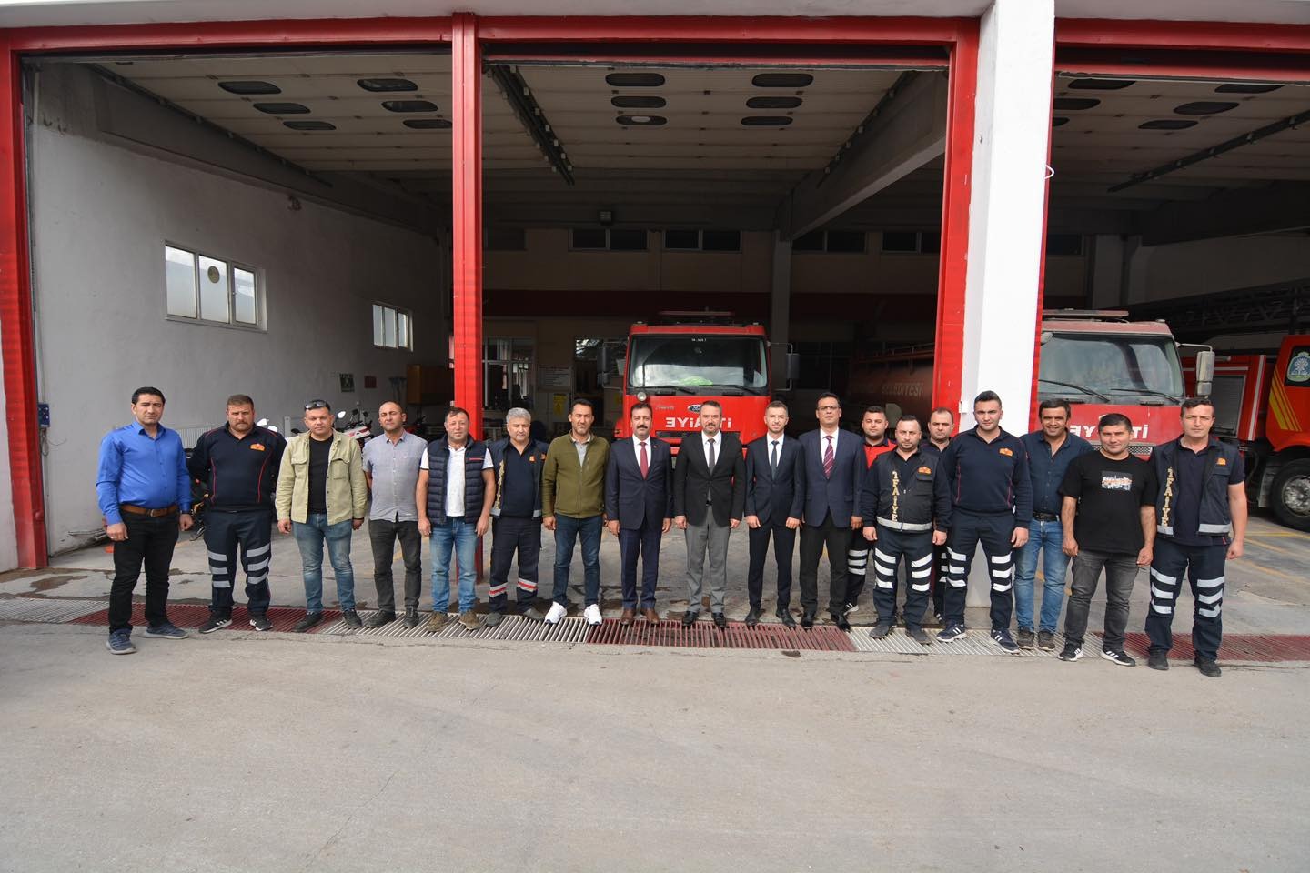 BAŞKAN ÖZTAŞ İTFAİYE MÜDÜRLÜĞÜ'NE ZİYARETTE BULUNDU