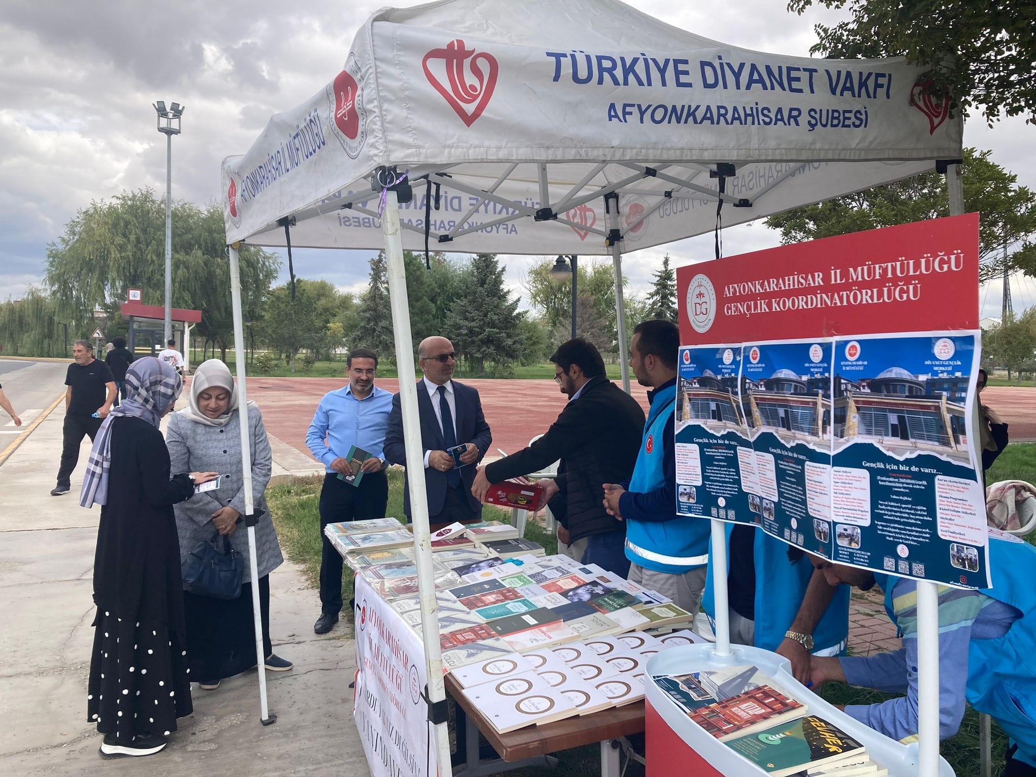 İL MÜFTÜLÜĞÜ ÖĞRENCİLERİ İKRAMLARLA KARŞILADI