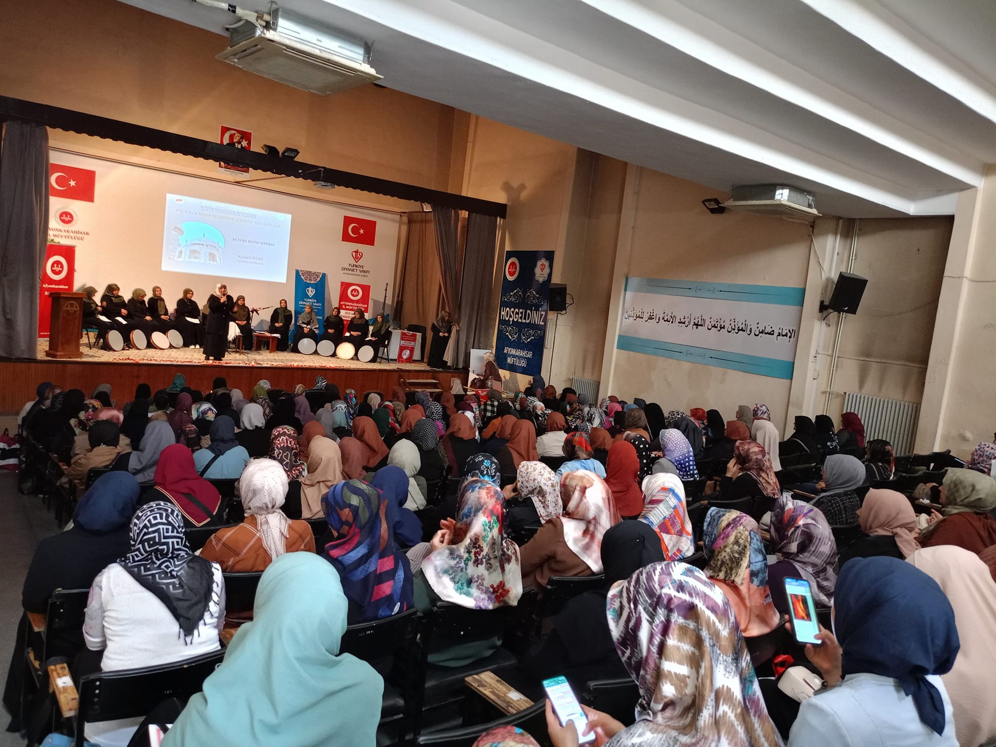 "PEYGAMBERİMİZE NAATLAR VE ŞİİR DİNLETİSİ" PROGRAMI GERÇEKLEŞTİ