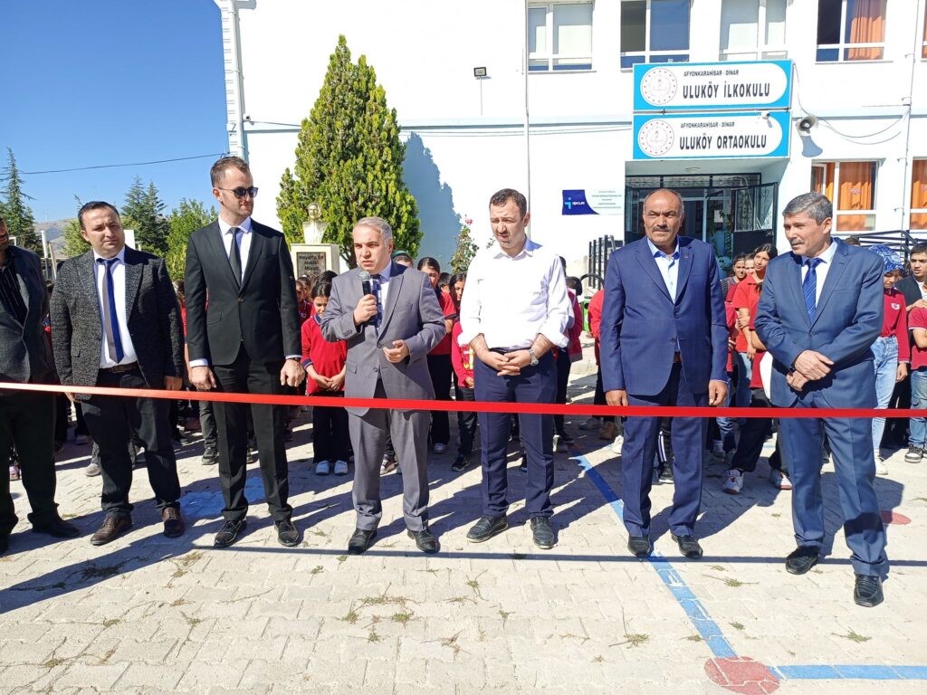 KAYMAKAM DURU ULUKÖY ORTAOKULU RESİM SERGİSİ AÇILIŞINI GERÇEKLEŞTİRDİ