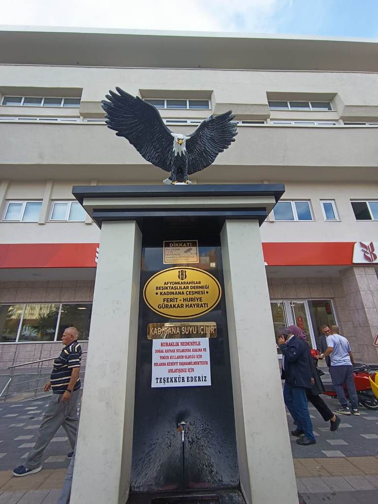KARA KARTAL HEYKELİ ESKİ YERİNDE !
