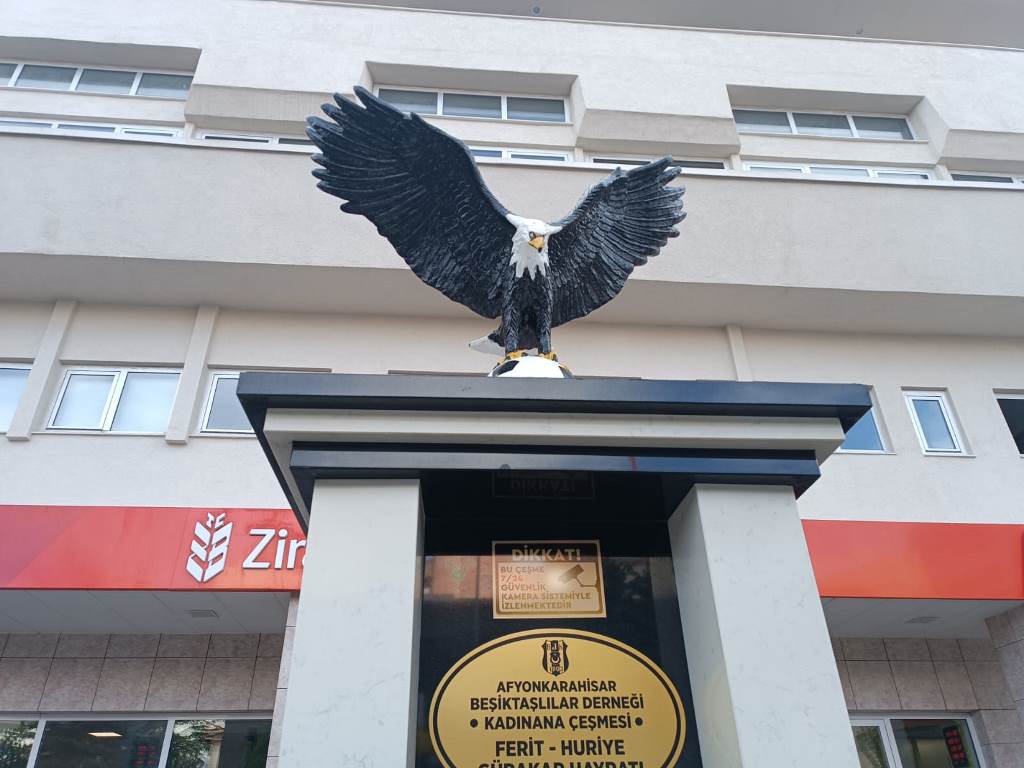 KARA KARTAL HEYKELİ ESKİ YERİNDE !