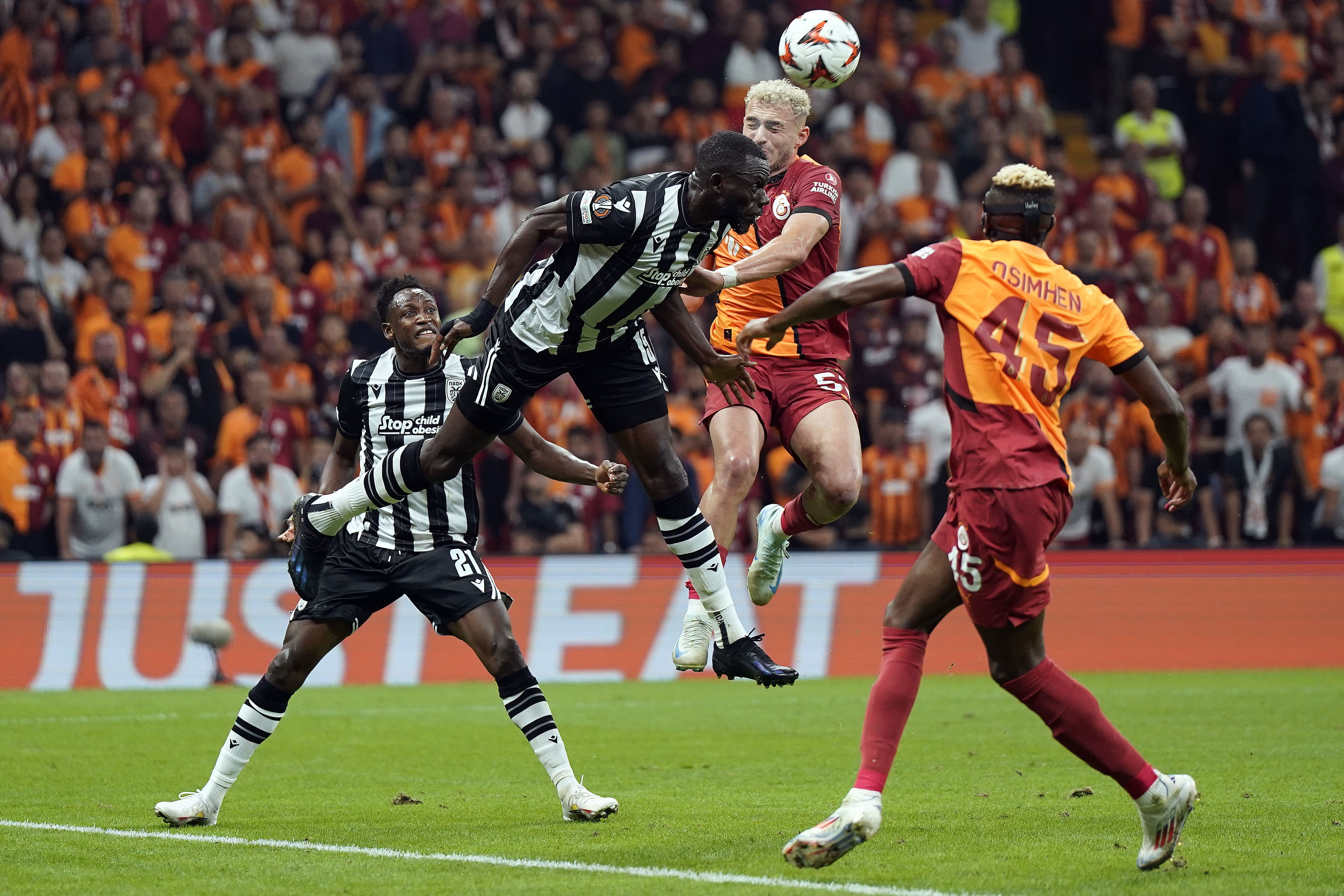 Galatasaray, PAOK'a Şans Tanımadı!  Aslan, Avrupa Ligi'ne 3 Puanla Başladı
