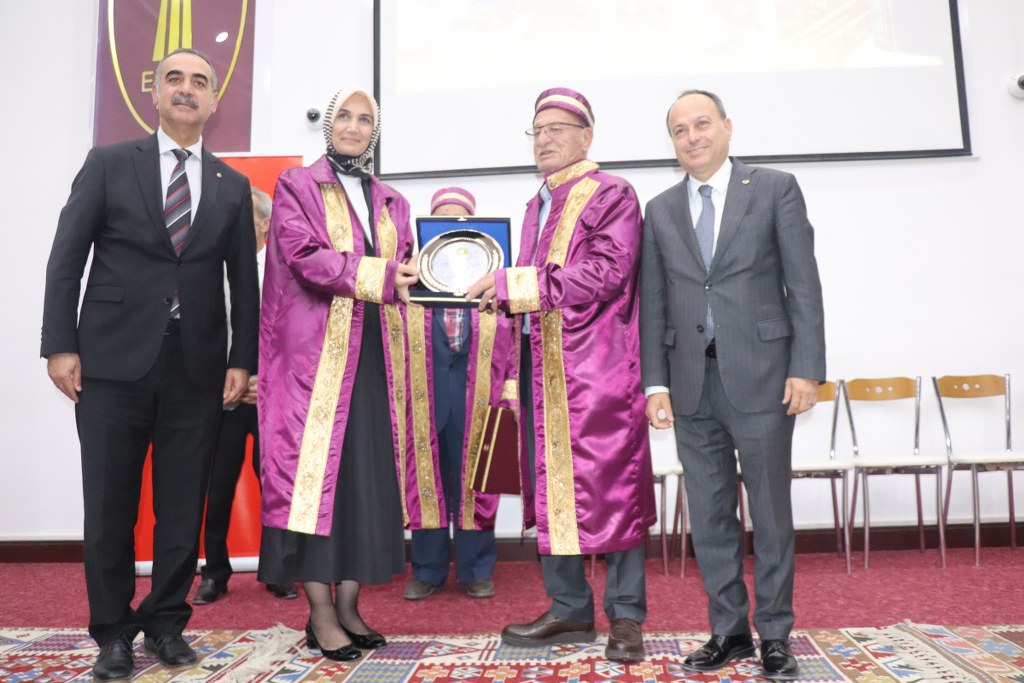 İş İnsanı İsmail Kumartaşlı’ya "Esnaflıktan Sanayiciliğe Yükselen İş İnsanı" Plaketi