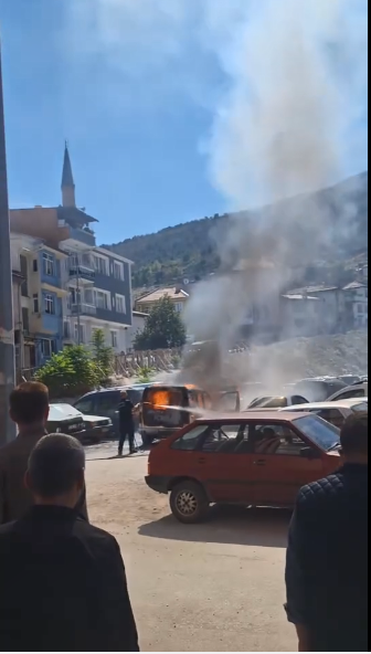 Afyon Açık Otoparkta Araç Yangını!