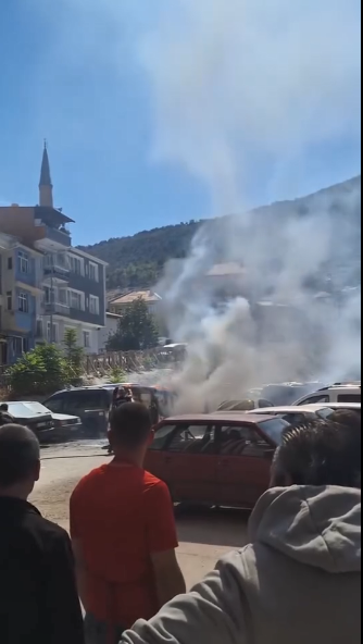 Afyon Açık Otoparkta Araç Yangını!
