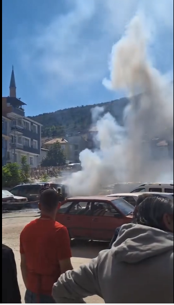 Afyon Açık Otoparkta Araç Yangını!