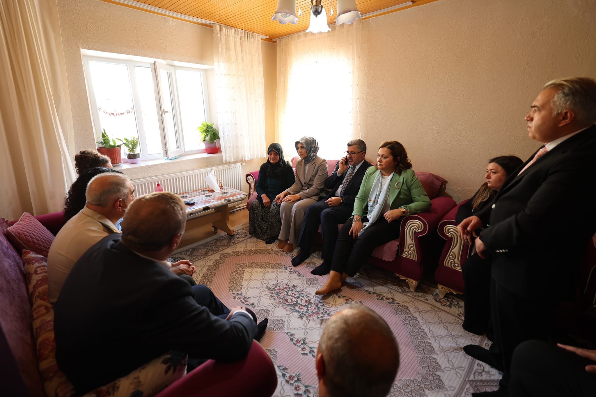Protokol Üyeleri, Şehit Piyade Uzman Çavuş Onur Çapan'ın Ailesini Ziyaret Etti
