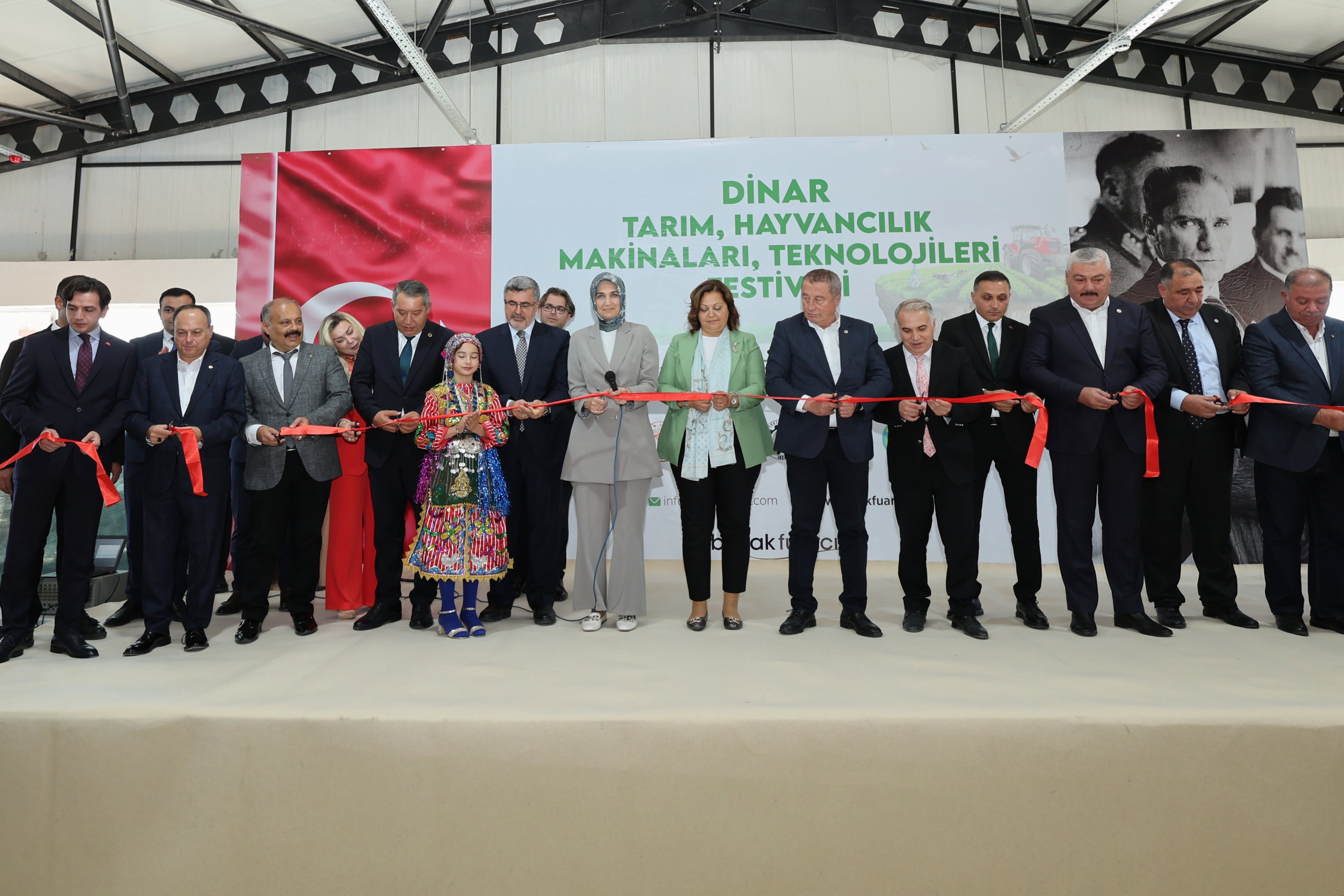 VALİ YİĞİTBAŞI DİNAR’DA FESTİVALE KATILDI
