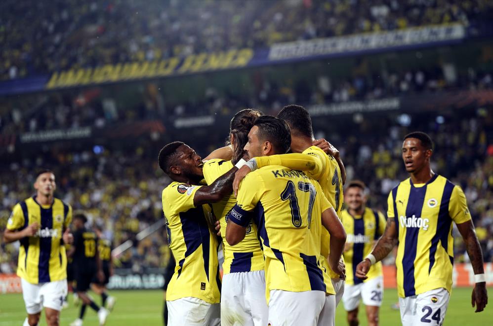Kadıköy'de Müthiş Mücadele:  Fenerbahçe, Avrupa Ligi'ne 3 Puanla Başladı