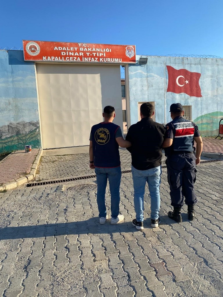 AFYONKARAHİSAR'DA KAÇAK HIRSIZ YAKALANDI