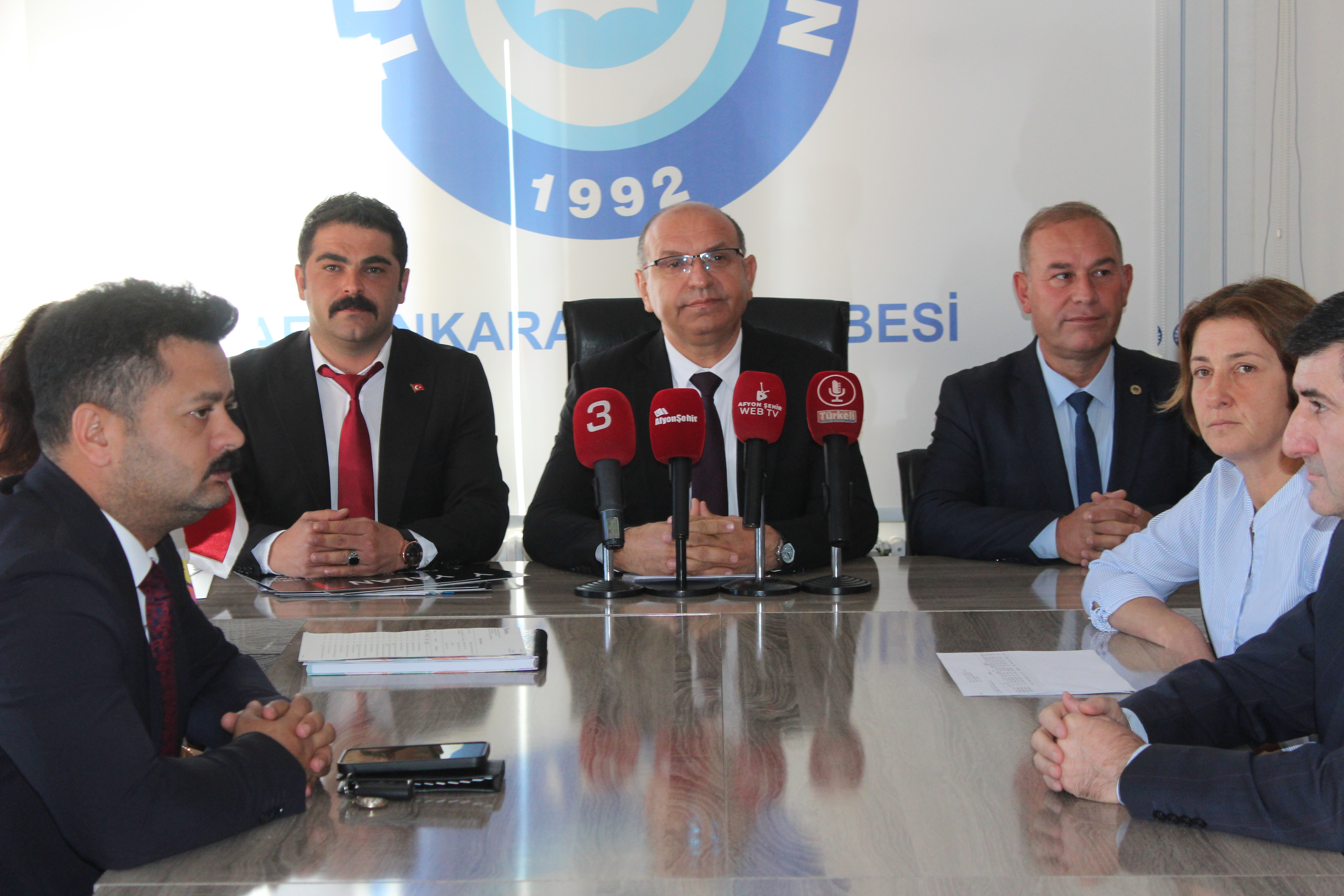 Türk Eğitim-Sen'den, Eğitim Bir-Sen'e Sert Yanıt: "Çapsız Sendikacı Üyelerimizi İftiralarıyla Yıpratamaz"