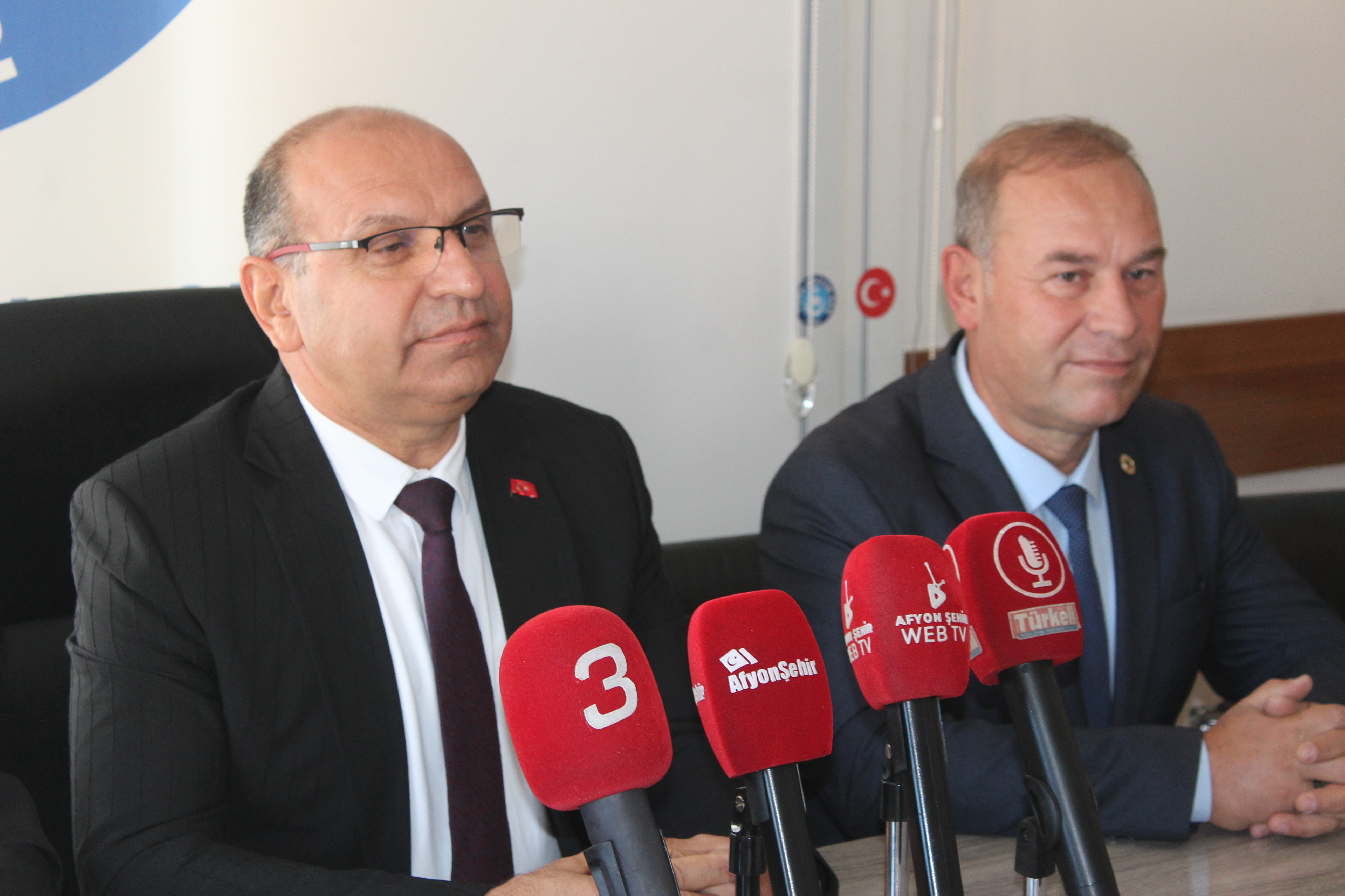 Türk Eğitim-Sen'den, Eğitim Bir-Sen'e Sert Yanıt: "Çapsız Sendikacı Üyelerimizi İftiralarıyla Yıpratamaz"