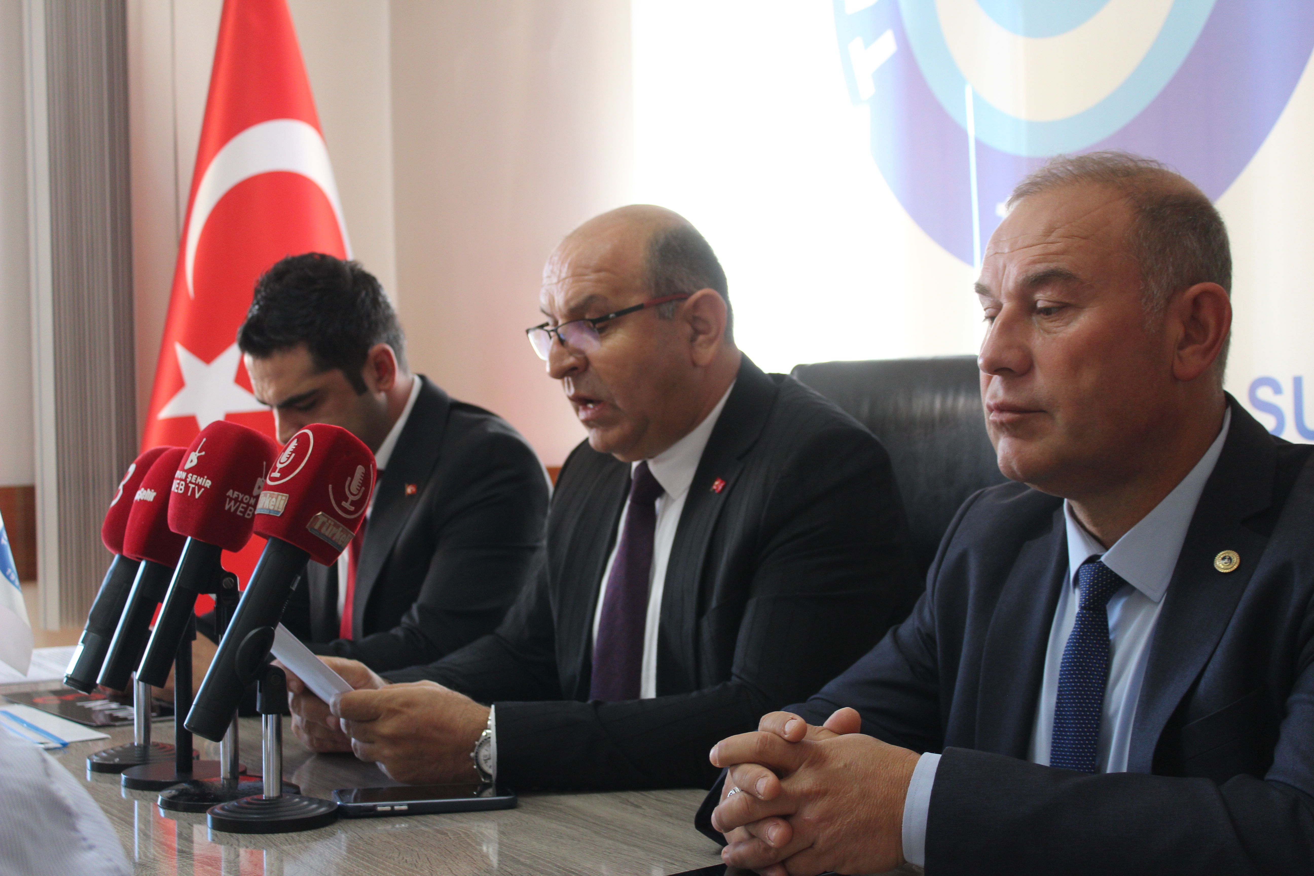 Türk Eğitim-Sen'den, Eğitim Bir-Sen'e Sert Yanıt: "Çapsız Sendikacı Üyelerimizi İftiralarıyla Yıpratamaz"