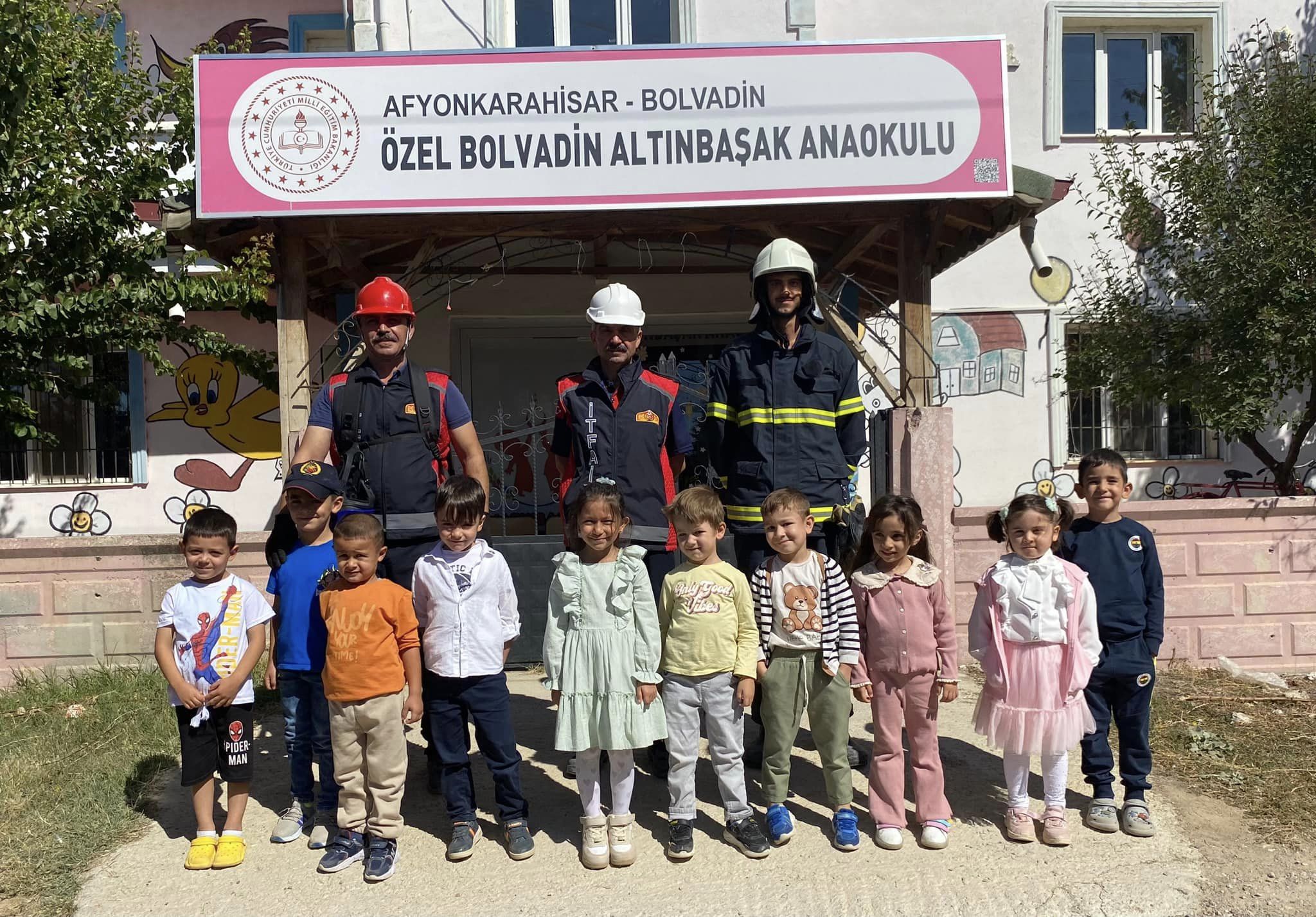 Bolvadin'de Miniklere Tatbikat Ve İtfaiyecilik Dersi