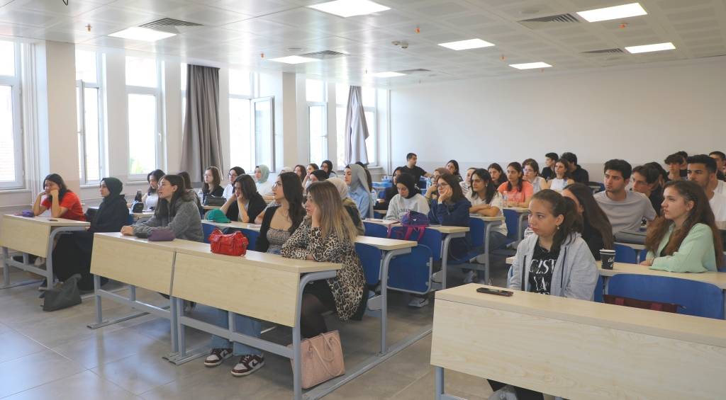AFSÜ Eczacılık Öğrencileri Türkiye Teknoloji Takımı'nın Çalışmalarını Öğrendi