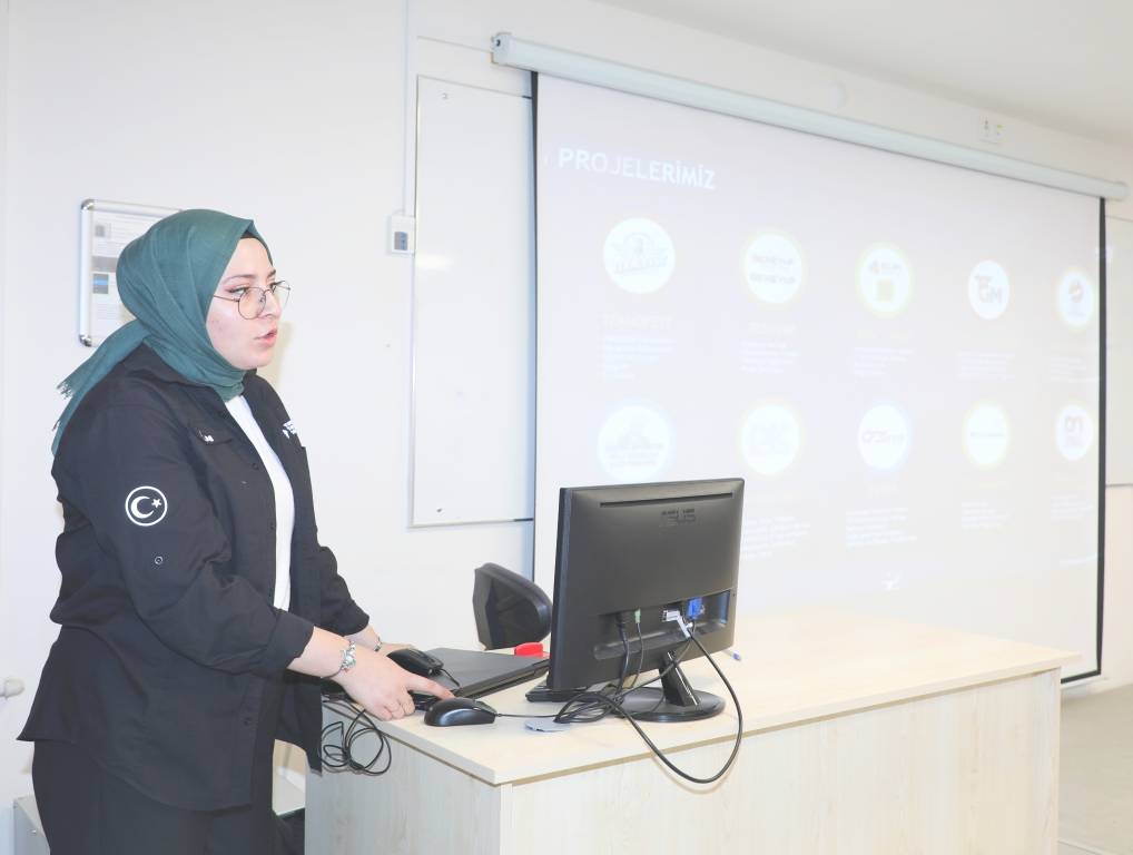 AFSÜ Eczacılık Öğrencileri Türkiye Teknoloji Takımı'nın Çalışmalarını Öğrendi