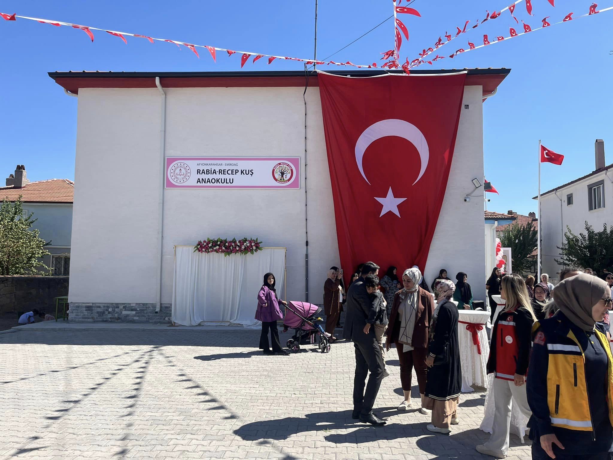 HAYIRSEVERLERİN DESTEKLERİYLE EMİRDAĞ'DA ANAOKULU HİZMETE GİRDİ