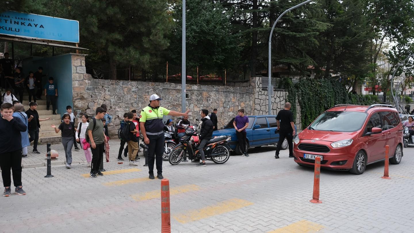 ZABITA EKİPLERİ ÖĞRENCİLER İÇİN GÜVENLİK ÖNLEMİ ALDI