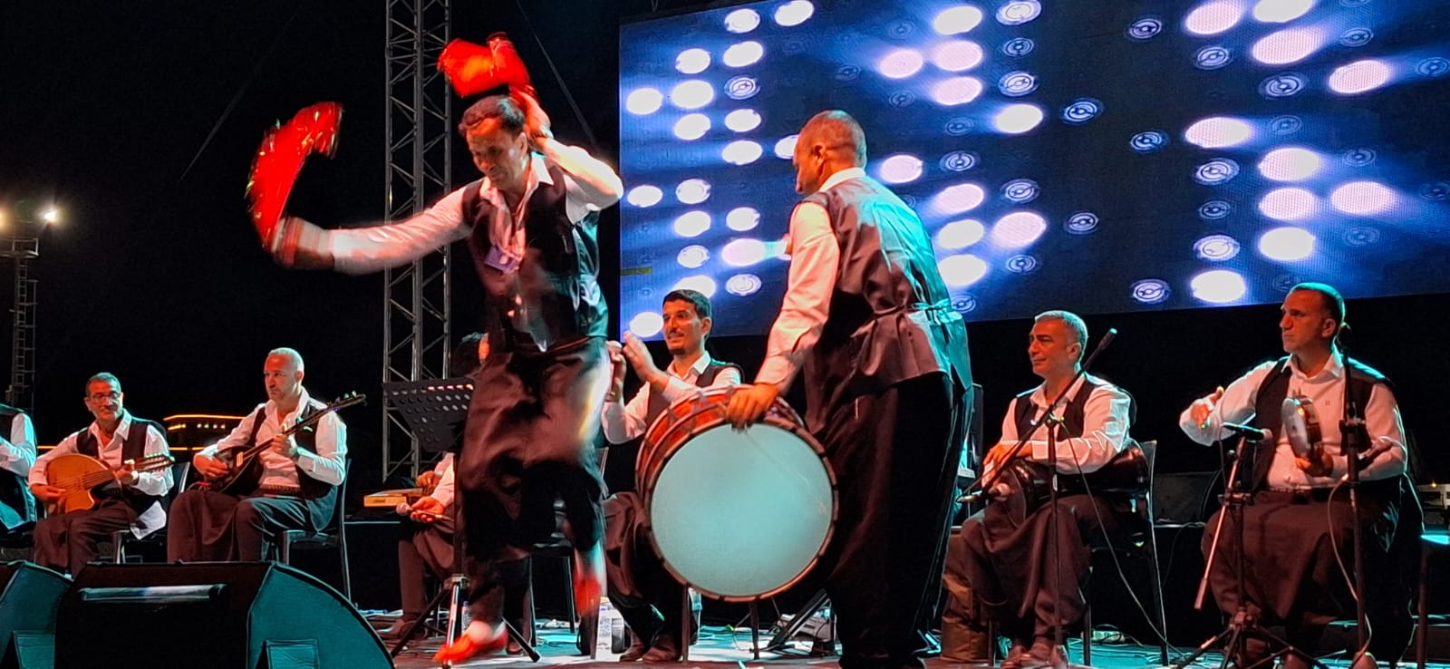 Afyonkarahisar'da Siverek Belediyesi'nin Sıra Gecesi Coşkusu