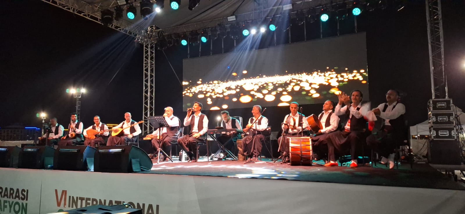 Afyonkarahisar'da Siverek Belediyesi'nin Sıra Gecesi Coşkusu