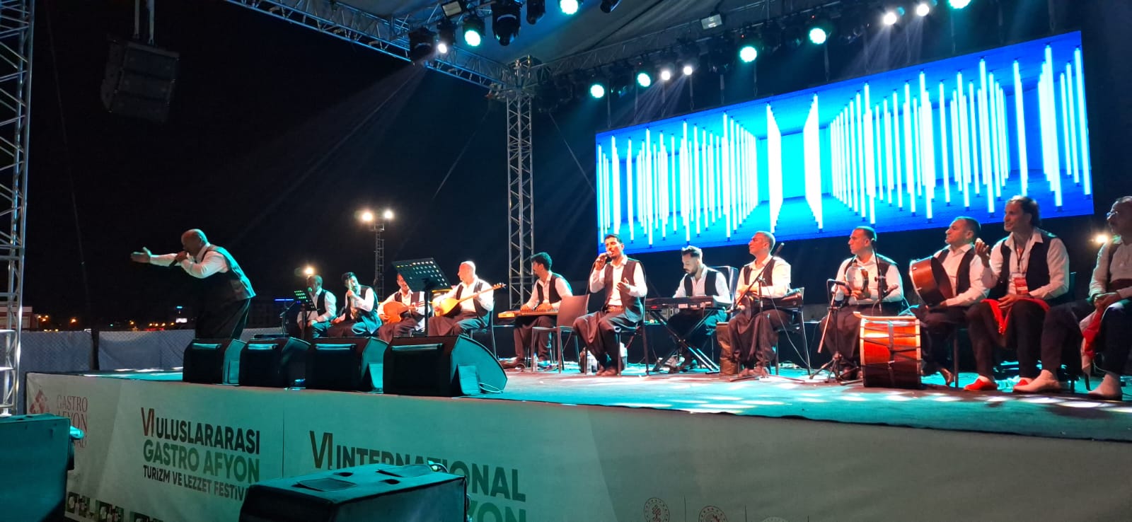 Afyonkarahisar'da Siverek Belediyesi'nin Sıra Gecesi Coşkusu