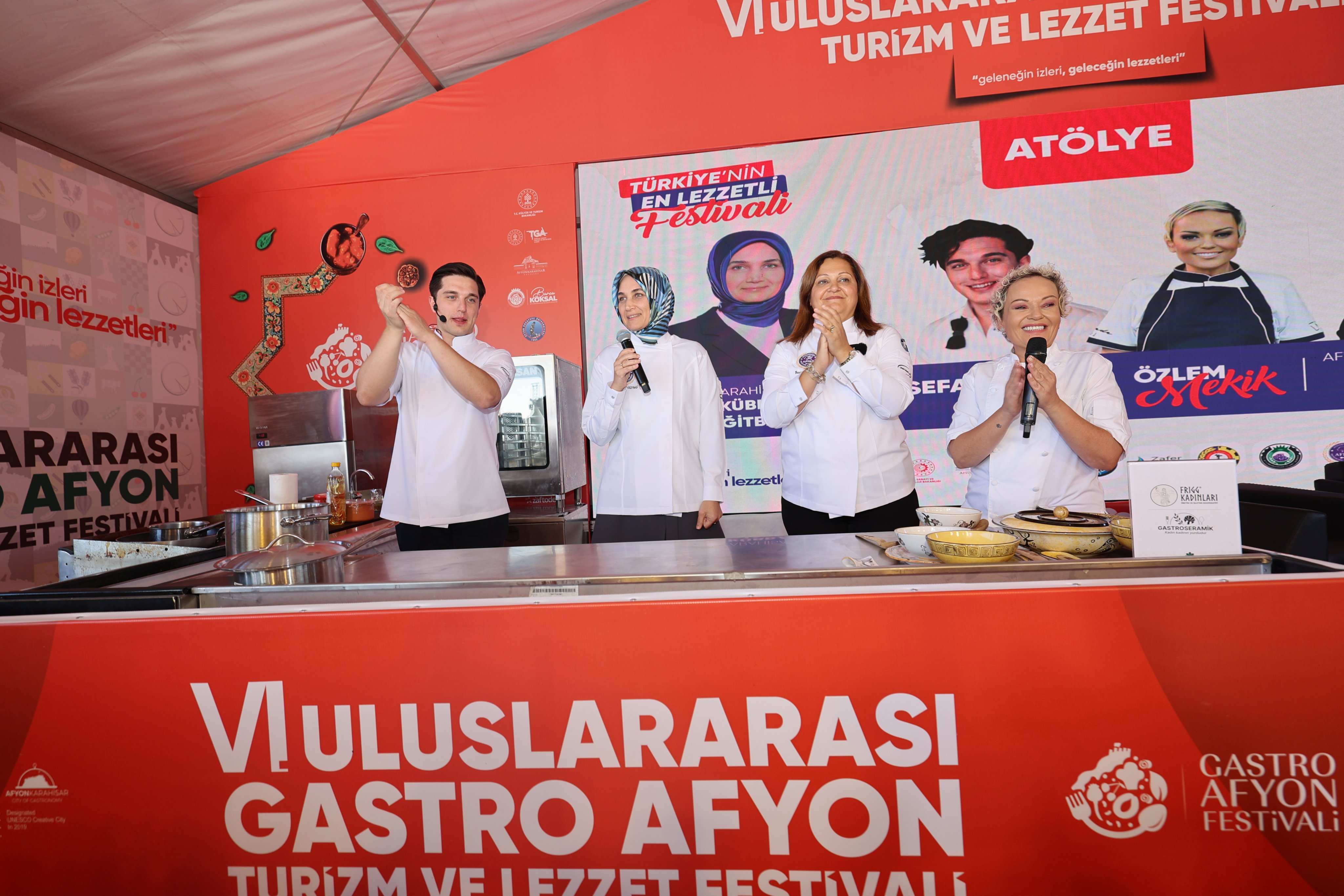 Gastro Afyon'da Sürpriz Dokunuş!  Vali Yiğitbaşı ve Başkan Köksal kolları sıvadı
