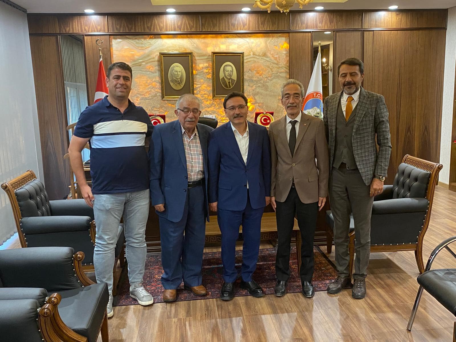 Başkan Üstün Eski Afyon Valisi Çiçek’i Ziyaret Etti