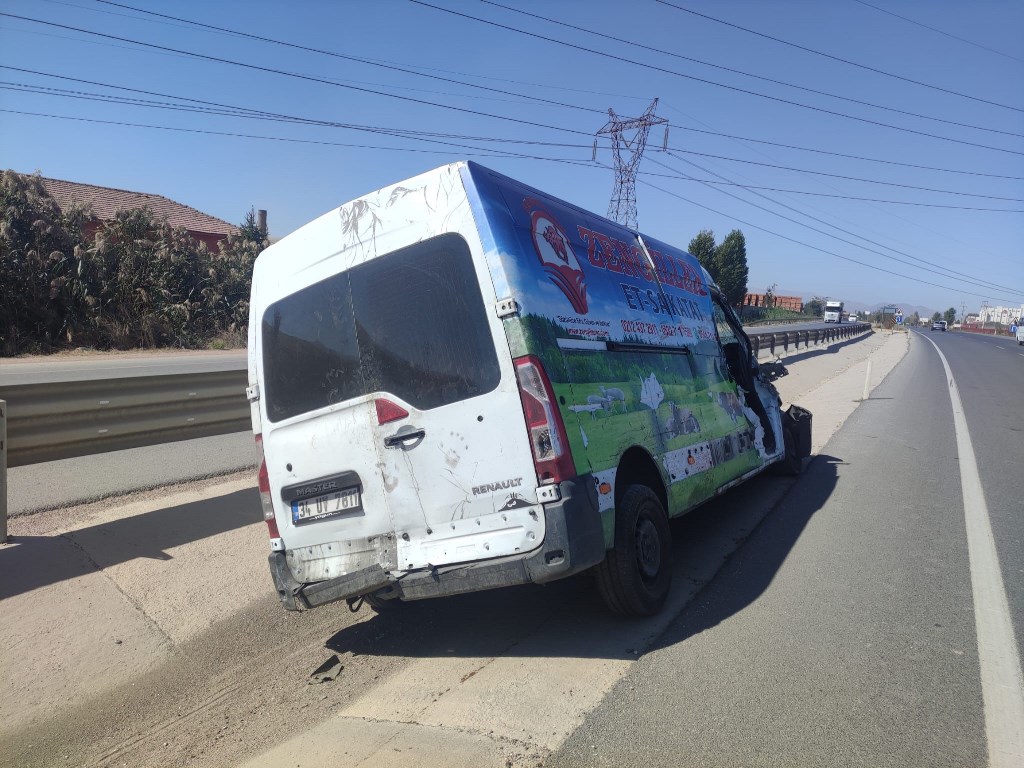 KAMYONET, TIR DORSESİNE ARKADAN ÇARPTTI, 1 KİŞİ ÖLDÜ