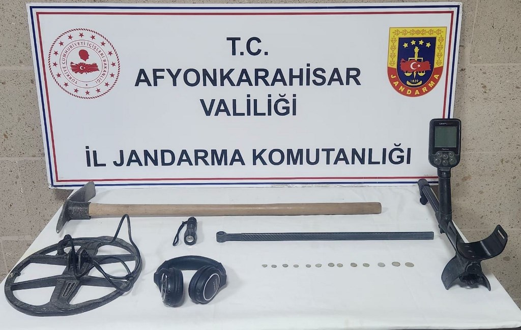 AFYON - YAYLABAĞI BELDESİNDE, 13 SİKKE ELE GEÇİRİLDİ!