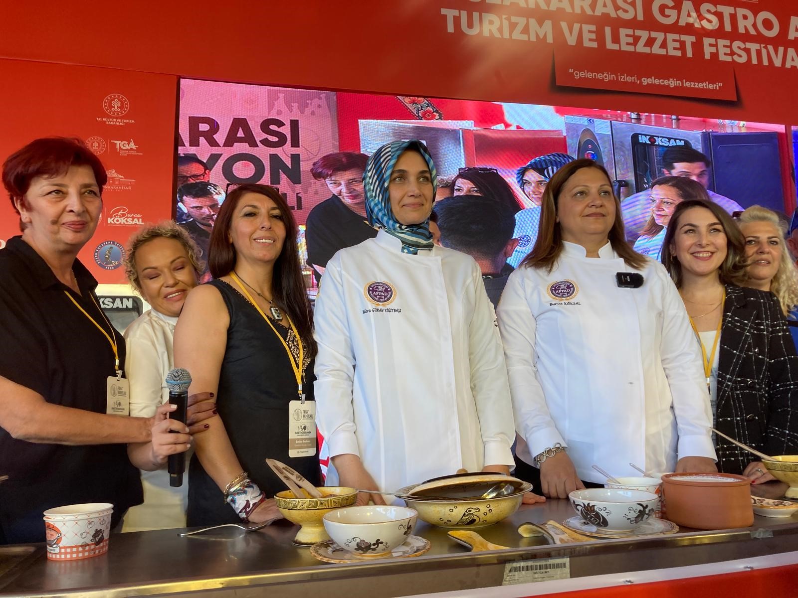 KÜTAHYA FRİGG KADINLARI ŞEHRİN SERAMİK SANATINI VE YEREL LEZZETLERİNİ FESTİVALDE BULUŞTURDU