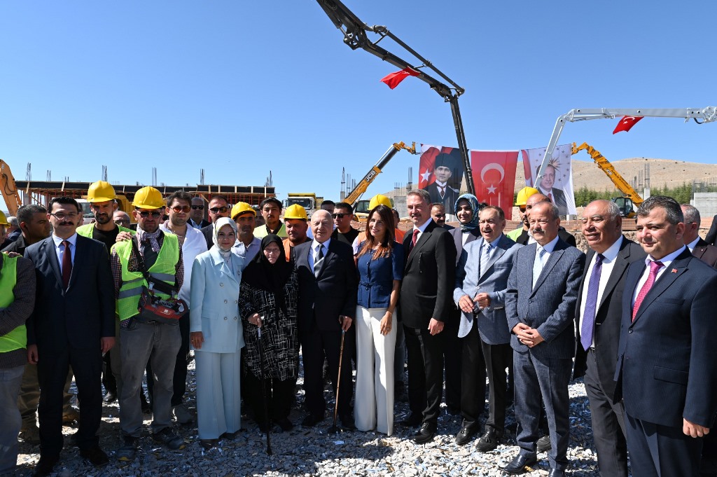 BAKAN GÖKTAŞ'TAN EMİRDAĞ'A GÜÇLÜ DESTEK