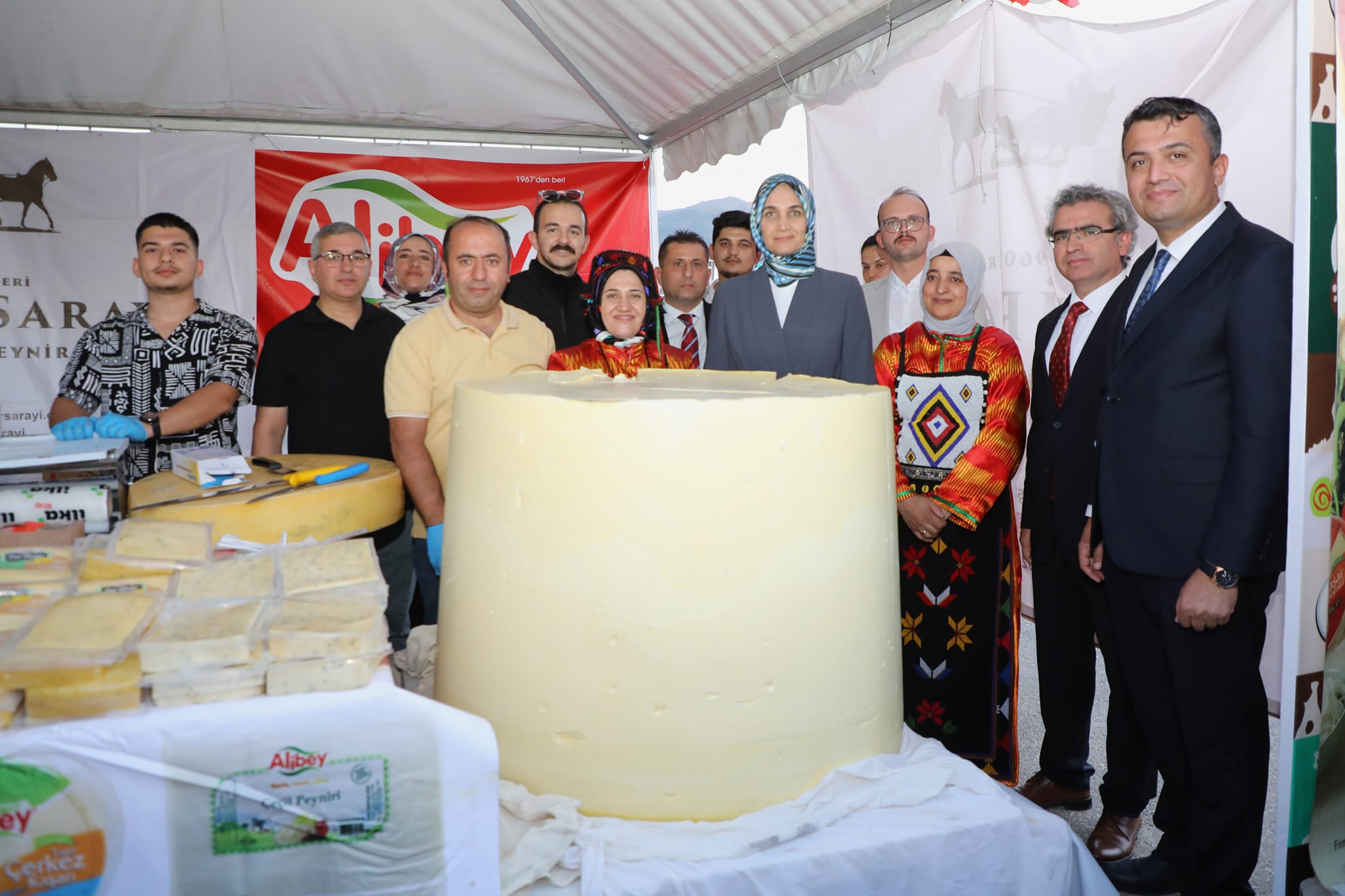 10 Ton Sütten 1 Ton Kaşar Vali Yiğitbaşı İkramda Bulundu